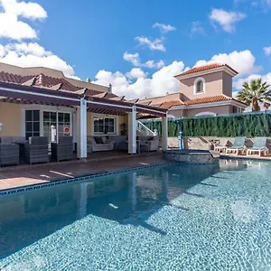  Villa Comfortable Family House With Pool And Jacuzzi Spain